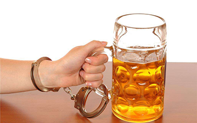 爱喝酒的危害,爱喝酒的人应该怎么治