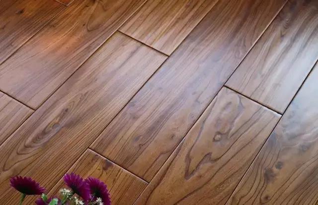 实木地板有坑怎么补救,番龙眼实木地板容易起坑