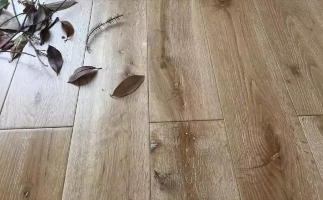 实木地板有坑怎么补救,番龙眼实木地板容易起坑