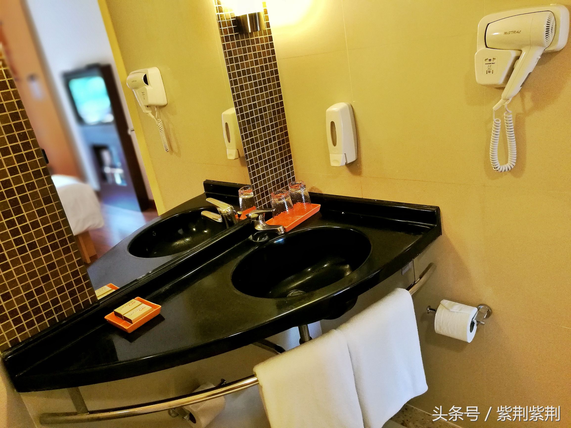 国庆长假抢钱了？老司机教你境外旅游怎样省出一部iphoneX