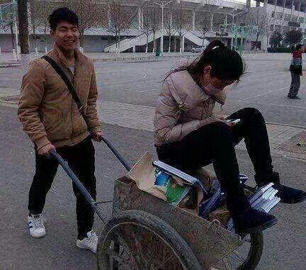 有个特别爱笑的女朋友,有一个积极乐观的女朋友