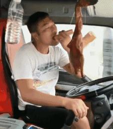 有个特别爱笑的女朋友,有一个积极乐观的女朋友