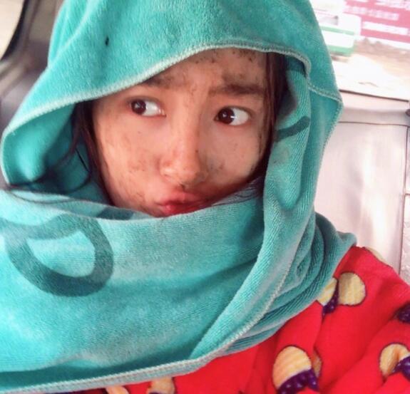 杨幂村姑造型看不出是本人，而一眼认不出的男星谁也比不过梁家辉