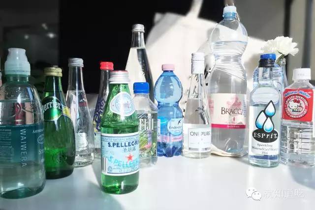 我们找了60个牌子100多瓶水，最潮的竟然是这20瓶