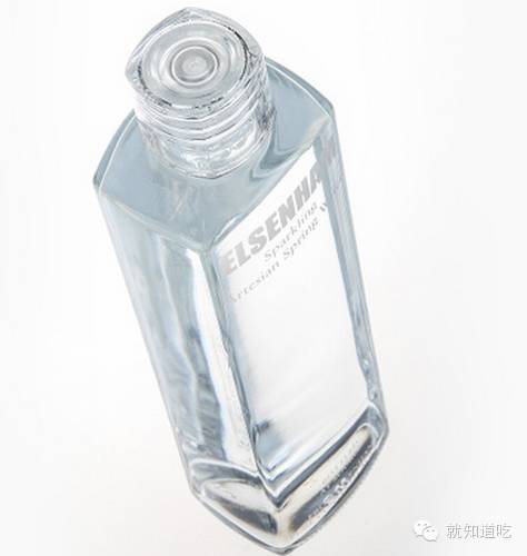 我们找了60个牌子100多瓶水，最潮的竟然是这20瓶