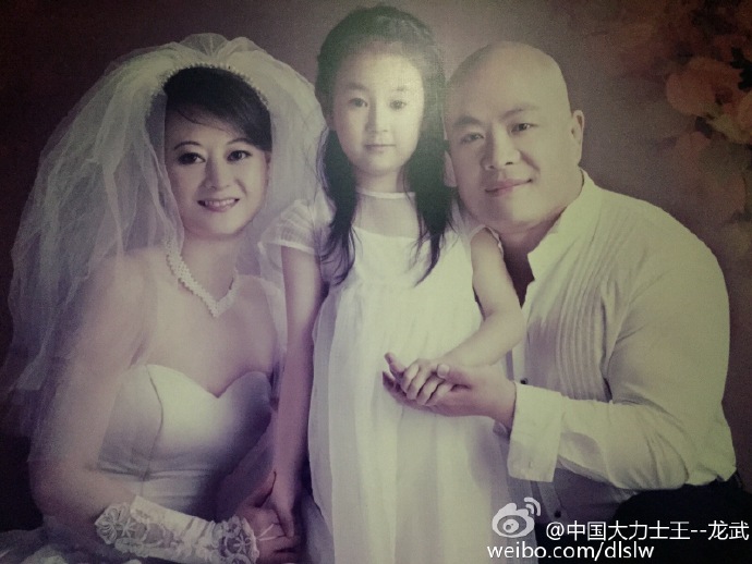 他是亚洲首席大力士，能推30吨卡车，却推不动太极拳70岁老头