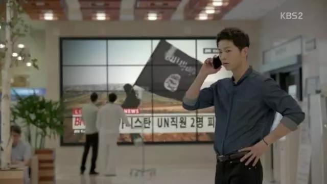 韩剧同款首饰,宋仲基片场被拍与宋慧乔同款卫衣