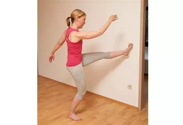 按摩仪筋膜枪拯救你的腰酸背痛,康复髂腰肌拉伸动作