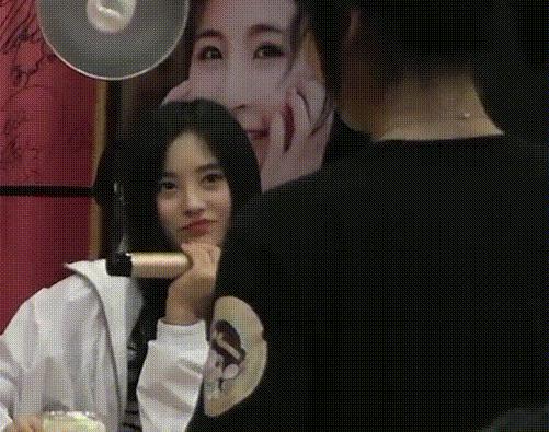 我舌头长,舌头根两边长疙瘩是什么病