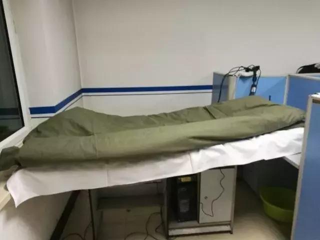 国庆节放假期间交警执勤吗,国庆节期间交警会贴条吗