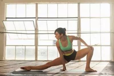 瑜伽大腿内侧训练方法,大腿内侧的肥胖纹瘦下去会消失吗