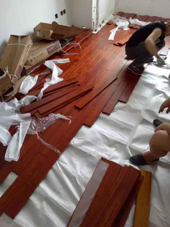 地板这样装，家人更安心