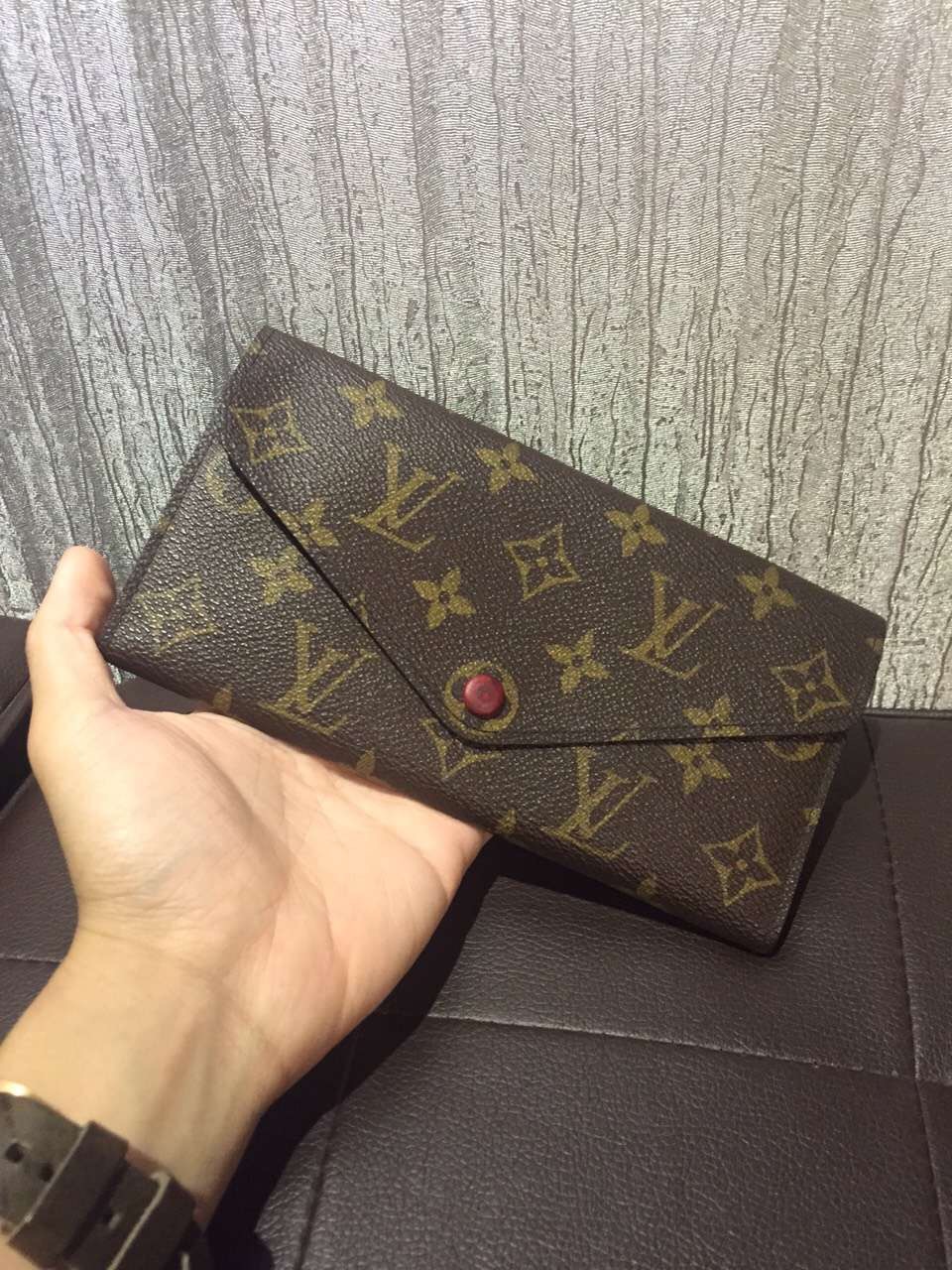 怎么看lv真假腰包,怎么看lv包的真假鉴别