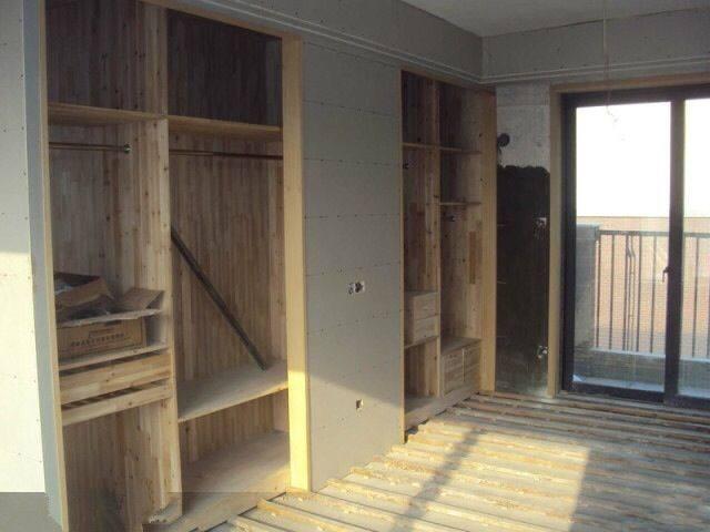 衣柜石膏线裂了怎么办,衣柜顶石膏线掉了怎么补救