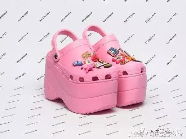 「超厚底洞洞鞋」太浮夸！Balenc*aga最新联名单品又引热议？！