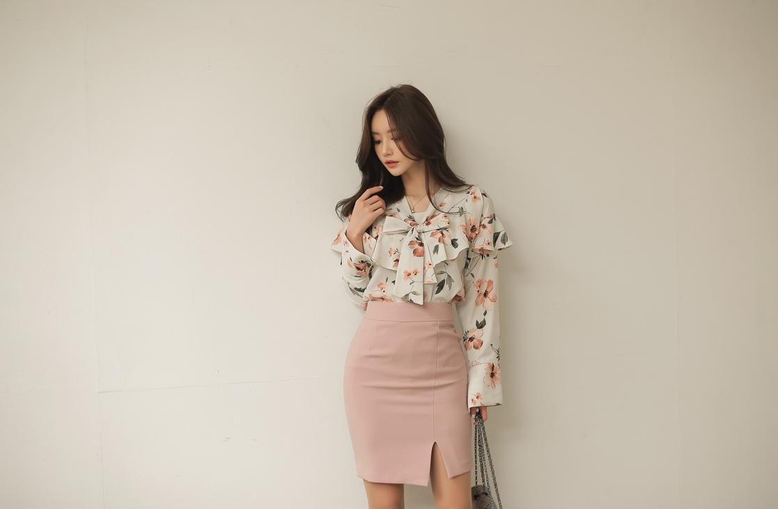 孙允珠波斯庭院淡蓝碎花裙鉴赏,孙允珠香雪浮雕透纱纯美礼裙鉴赏