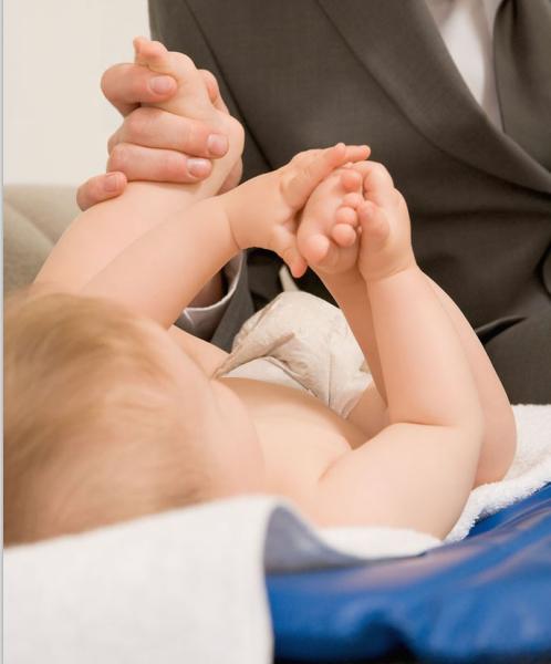 刚出生女宝宝下身有红点,新生女宝有白色和白带一样的东西