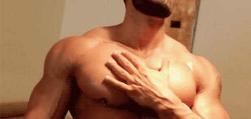 胸肌一大一小不对称怎么自我矫正,肩胛骨两边不对称胸肌一大一小