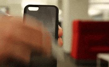 花200块钱买个手机壳有必要吗,手机壳和自拍杆一体的手机壳