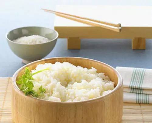 喝剩茶水有何妙用,茶煮饭有什么功效