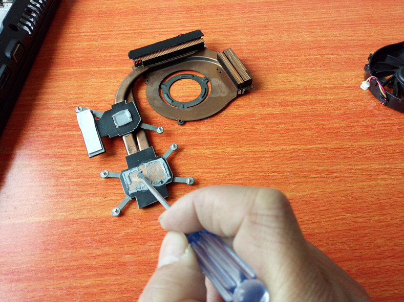 笔记本电脑怎么清理灰尘换硅脂,笔记本电脑清灰换硅脂教程