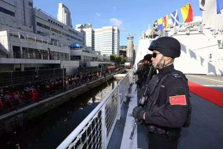 中国海军舰艇访问英国泰晤士河,中国海军震撼全世界