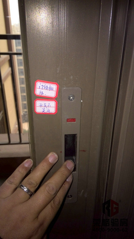 入户门门板变形怎么修复,入户门变形了漏风怎么办