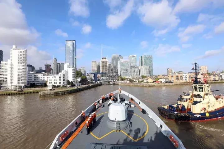 中国海军舰艇访问英国泰晤士河,中国海军震撼全世界