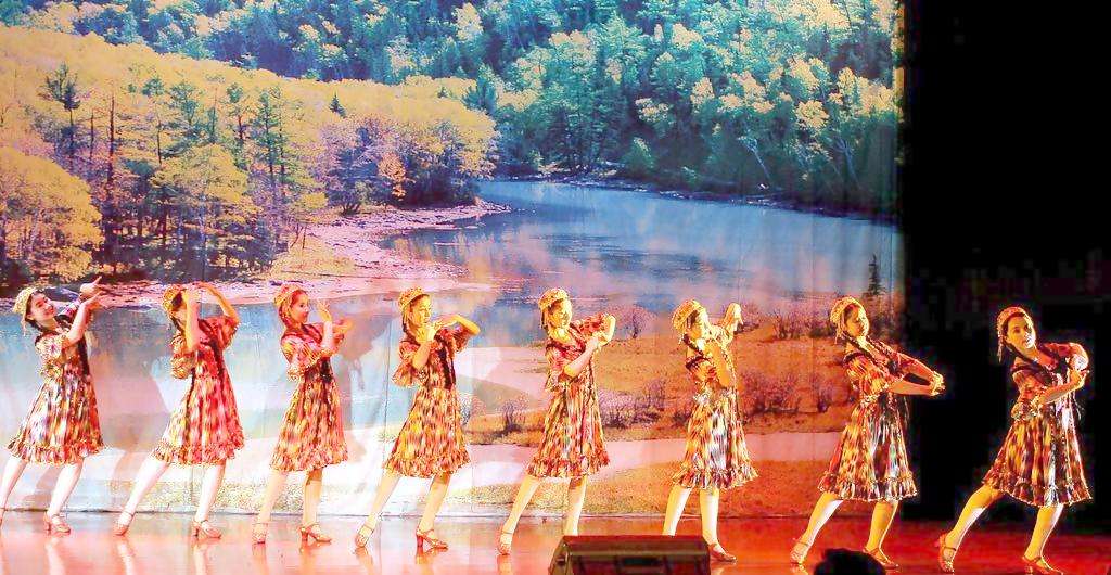 新疆女神除了迪丽热巴还有谁,盘点新疆美女迪丽热巴