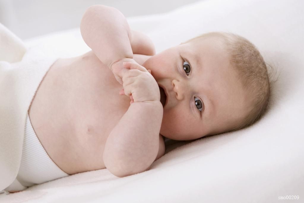 宝宝每次发烧都会拉肚子怎么回事,为什么宝宝一发烧就容易拉肚子