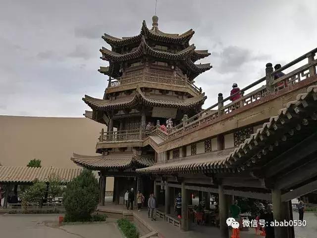 沙漠明珠月牙泉视频,沙漠月牙泉句子