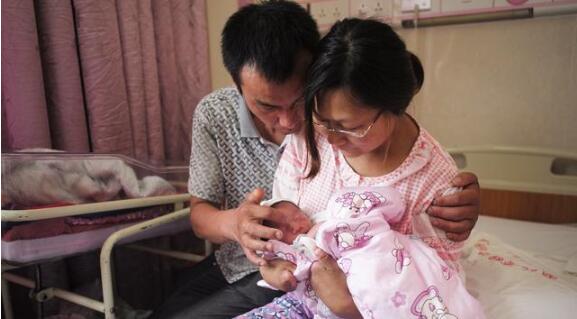 孕妇即将临盆却不生,孕妇怀孕生下一个不知名的东西