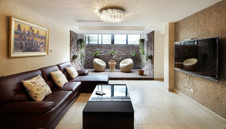 地板砖拱起还能这样做，姜还是老的辣，师傅的方法比网友管用多！