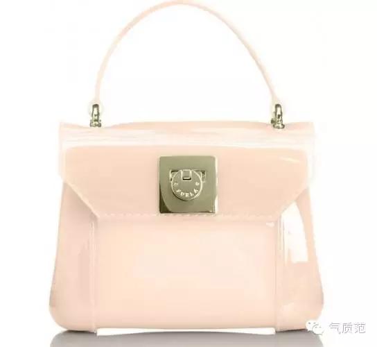 掐指一算，范姐猜你今天出门缺个包？