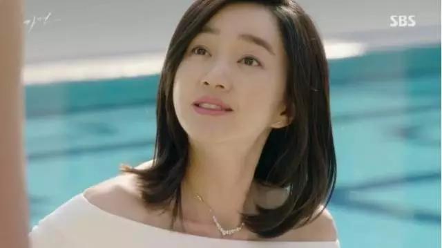 韩剧同款首饰,宋仲基片场被拍与宋慧乔同款卫衣