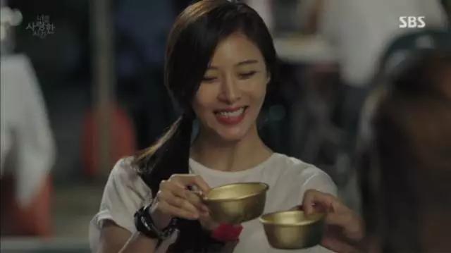 韩剧同款首饰,宋仲基片场被拍与宋慧乔同款卫衣