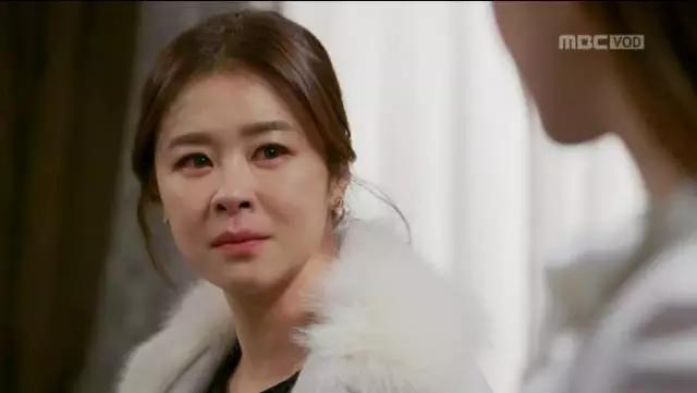 韩剧同款首饰,宋仲基片场被拍与宋慧乔同款卫衣