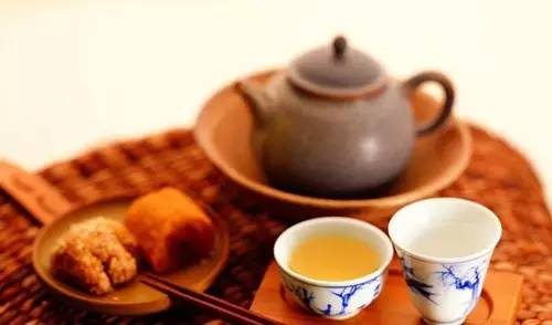 喝剩茶水有何妙用,茶煮饭有什么功效