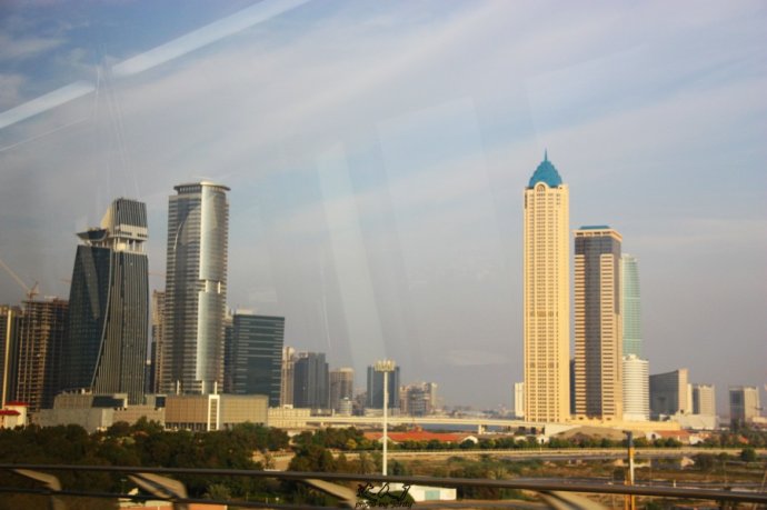 乘着地铁去迪士尼,乘着地铁去兜风