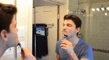 花200块钱买个手机壳有必要吗,手机壳和自拍杆一体的手机壳