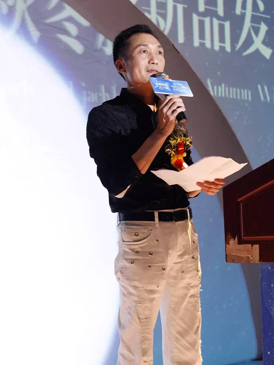 杰奎琳茵芙莎,杰奎琳时装秀