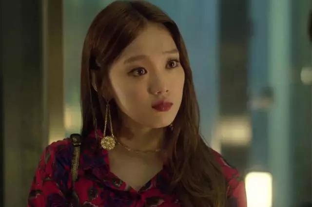 韩剧同款首饰,宋仲基片场被拍与宋慧乔同款卫衣