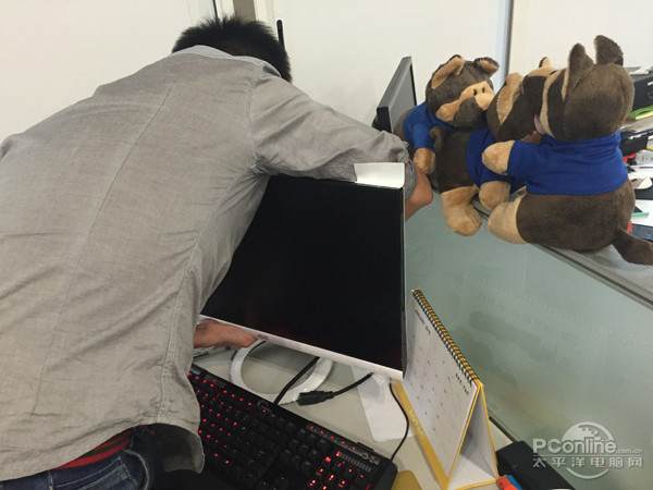 真正超窄边框显示器,超窄边框显示器有啥毛病