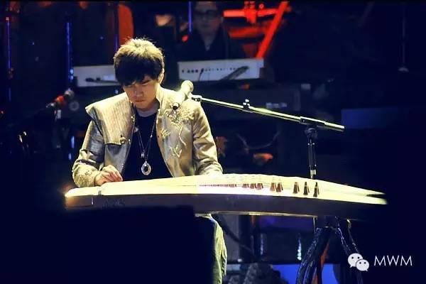 周杰伦强直性脊柱炎打生物制剂,周杰伦演唱会脊柱炎发作是打针吗