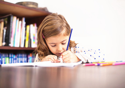 中班幼儿开始写字怎么和家长沟通,幼儿园中班学习写字从哪里开始