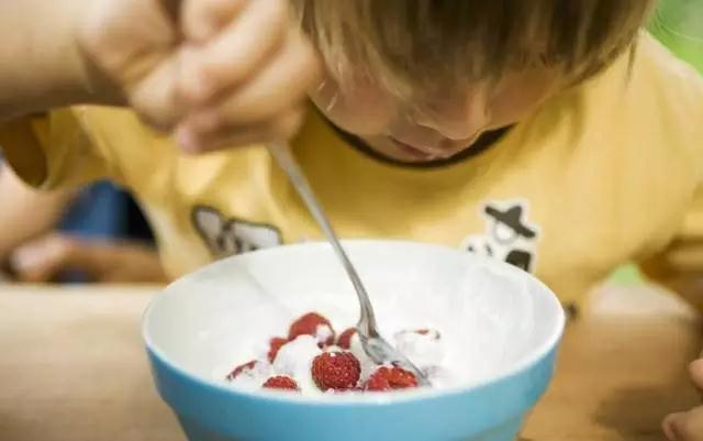 喝酸奶能防癌症吗,喝酸奶可以预防妇科病