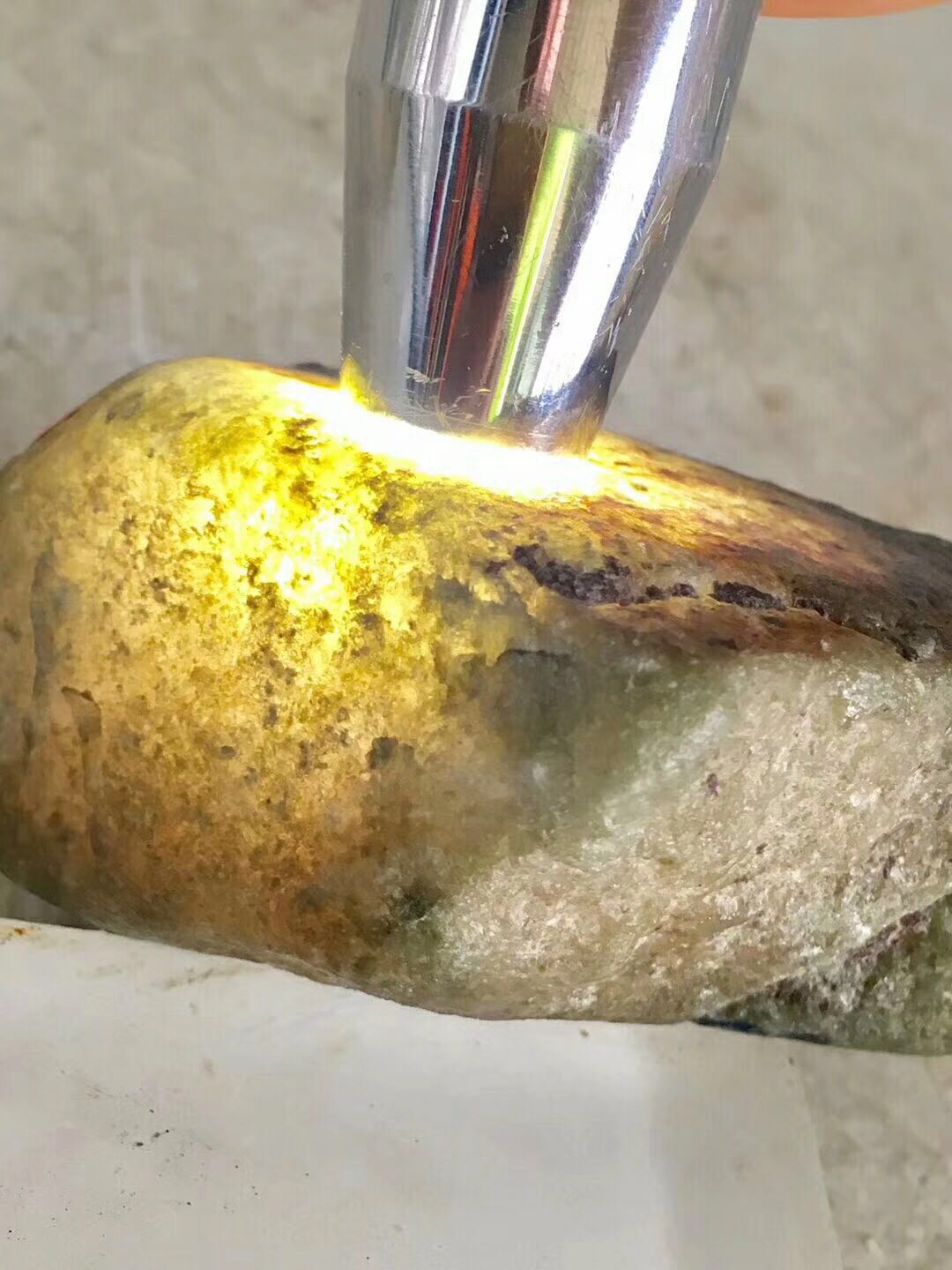 缅甸后江翡翠原石,翡翠后江料原石详解