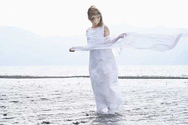 19岁姑娘两个月不来月经正常吗,女生体毛重月经量少周期不规律