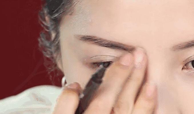 化妆小白怎么选择彩妆呢,适合化妆小白的妆容