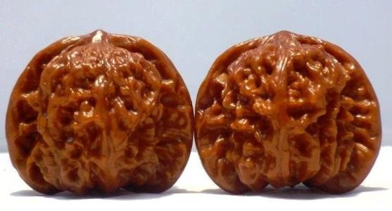 商家文玩核桃刷油,刚买的新文玩核桃要不要上油